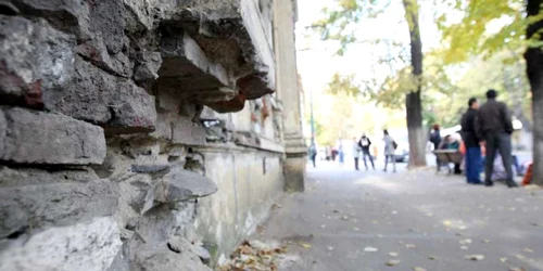 Casa se prăbuşeşte în stradă, Foto:Bogdan Dimofte 