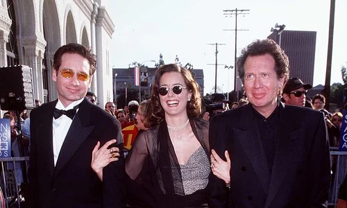 3/8/98 Los Angeles, CA  David Duchovny, Tea Leoni and Garry Shandling at the 4th Annual Screen Actor jpeg