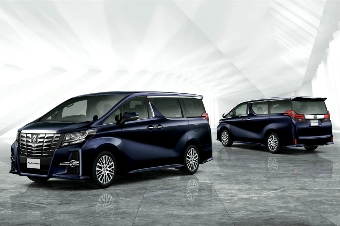 
    Alphard este o utilitară cu design de ultimă generaţiefoto: autolatest.ro  