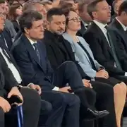 GIF Nicușor și șosetele