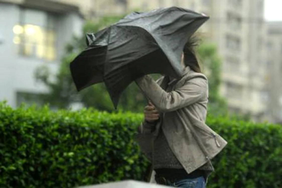 
    Prognoza meteo 2 decembrie anunță vreme închisă cu nori și vântfoto: Click!  