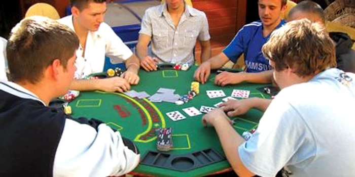 Resita: Antrenament  de poker în cluburi