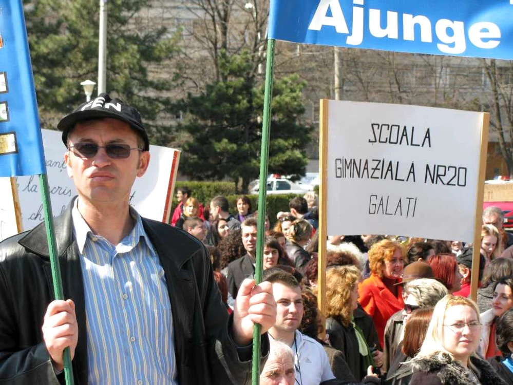 Peste 1.000 de profesori au protestat vineri la Galaţi