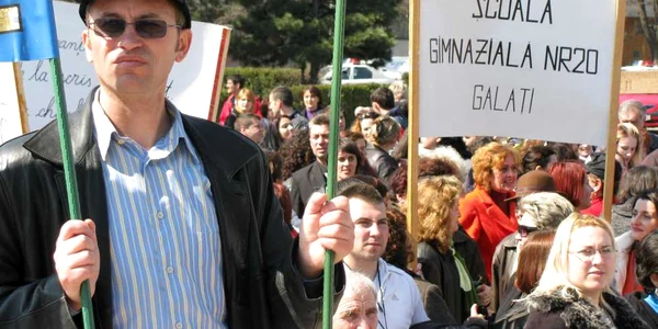 Peste 1.000 de profesori au protestat vineri la Galaţi