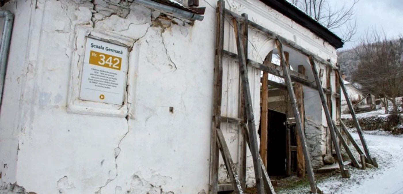 Clădirile de patrimoniu din Roşia Montană se prăbuşesc