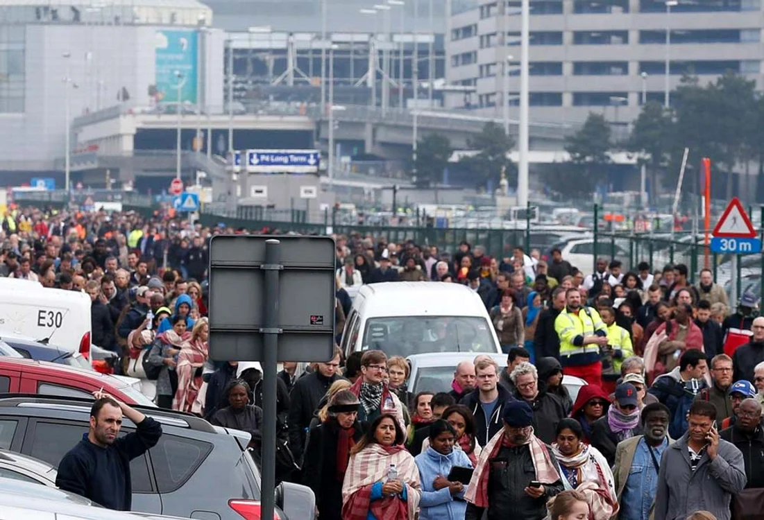 
    Atentate teroriste Bruxelles: 4 români se află printre răniţi, dintre care unul minor foto: twitter  