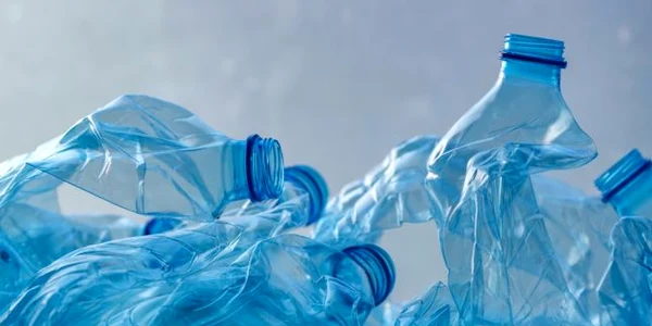 Sticle de plastic - reciclare FOTO Shutterstock 