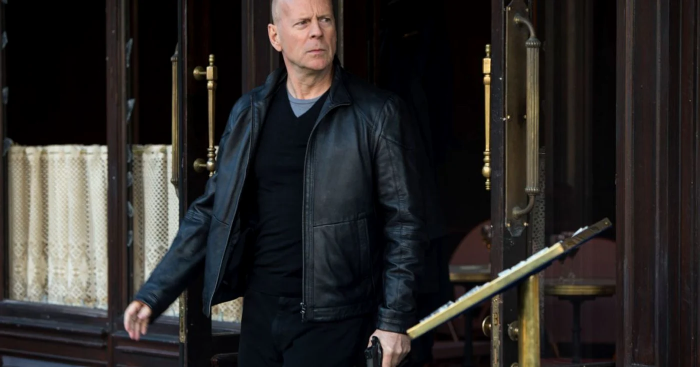 Se pare că Bruce Willis nu este chiar atât de „greu de ucis” indiferent dacă joacă rolul unui erou de acţiune sau al unuia care sfidează moartea