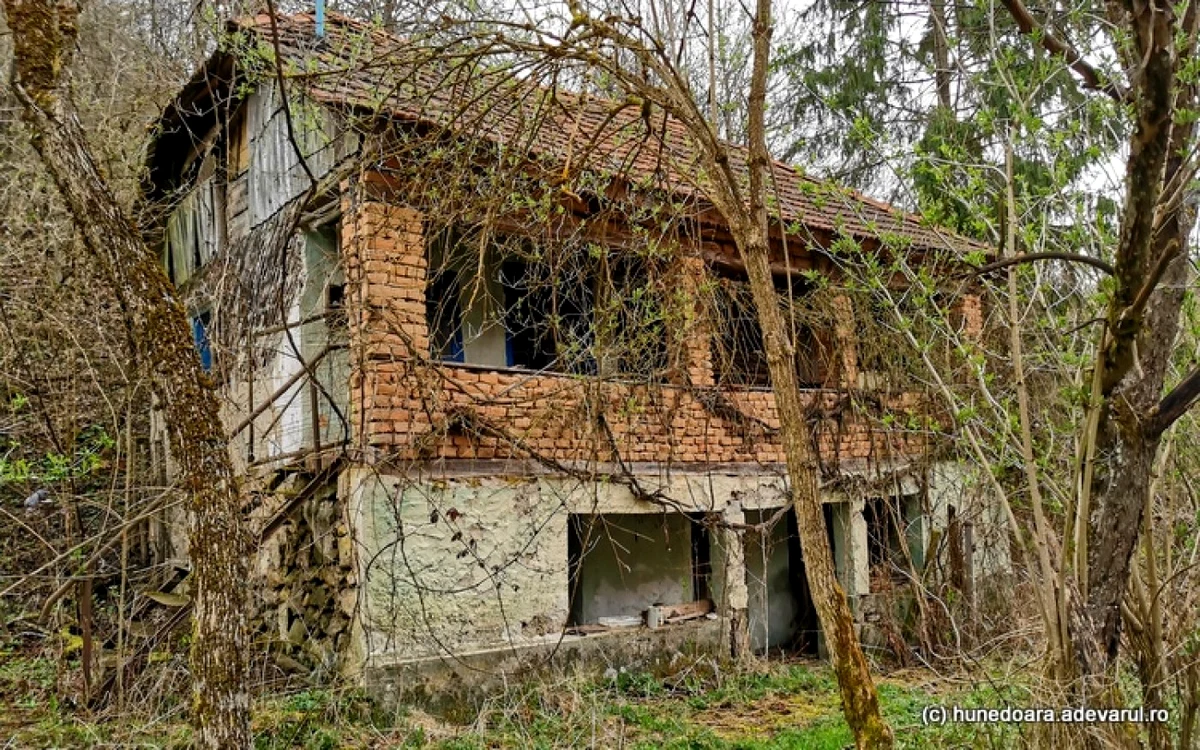 gialacuta satul pustiu din muntii metaliferi foto daniel guta adevarul