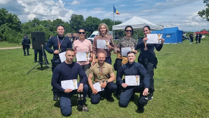Mihaela Vorniceanu, în centru, în picioare FOTO IJJ Botosani
