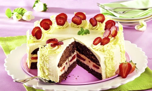 tort cu capsuni si crema de vanilie jpeg