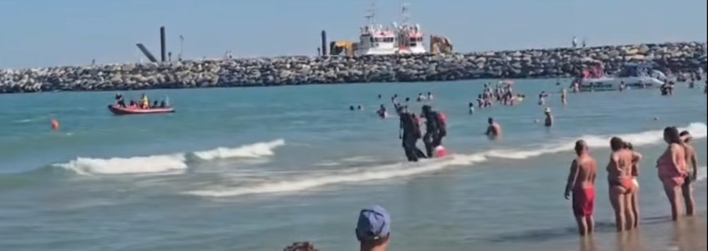 Turist dispărut în mare la Costinești. Salvamarii și scafandrii îl caută de ore întregi