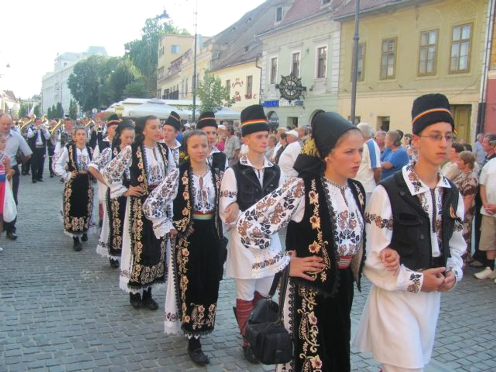 Sute de artisti vor urca pe scena de la Sibiu - Foto Arhiva Adevarul