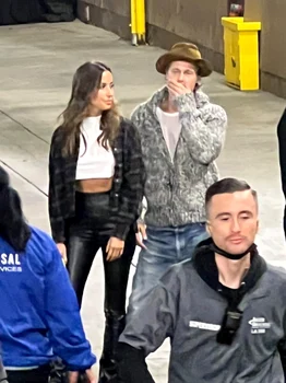 Brad Pitt și Ines de Ramon la concertul Bono