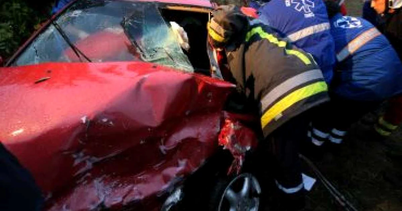 VIDEO Mortul, vinovat într-un accident în care a fost implicată fiica unui poliţist de la „Doi ş’un sfert”