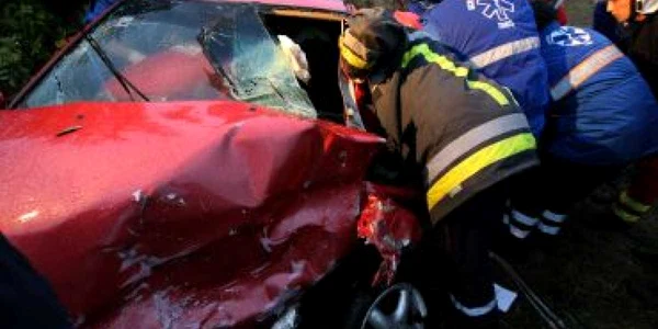 VIDEO Mortul, vinovat într-un accident în care a fost implicată fiica unui poliţist de la „Doi ş’un sfert”