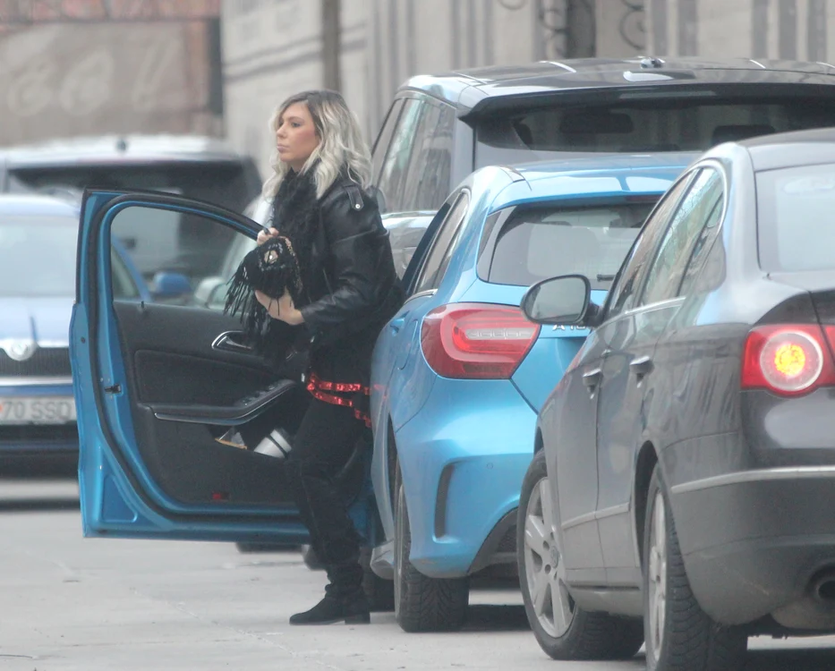 
    Sore a fost surprinsă când se afla la cumpărături, cu burtica camuflatăfoto: CAPS  