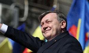 Crin Antonescu și-a depus candidatura la prezidențiale FOTO Inquam / George Călin