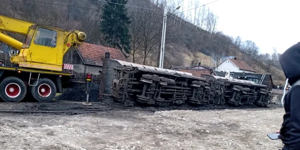 tren marfar deraiat foto cronicavj