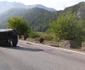 Accident pe Valea Oltului DN7 - E81 la la Proieni - Brezoi maşină răsturnată Foto Adevărul 