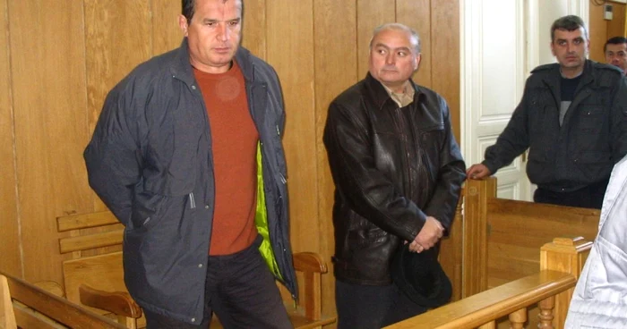 Gutău şi Dicu în boxa acuzaţilor la Tribunaul Vâlcea în 2006 