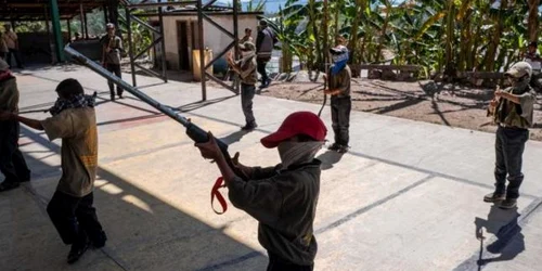 Copii mexicani pregatiti sa foloseasca arme pentru a si apara comunitatea FOTO Getty Images via CNN