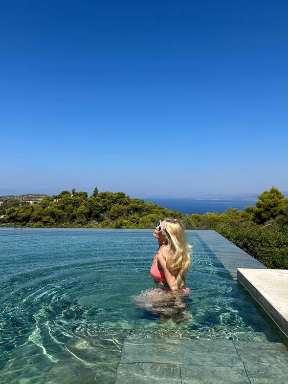 Claudia Schiffer 9 jfif