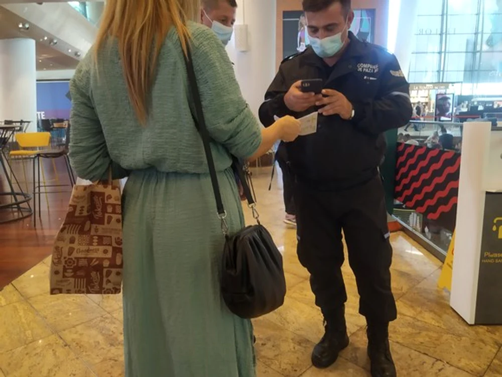 
    Fără certificatul verde Covid nu poți intra în mall-uri și nici în instituțiile publice  