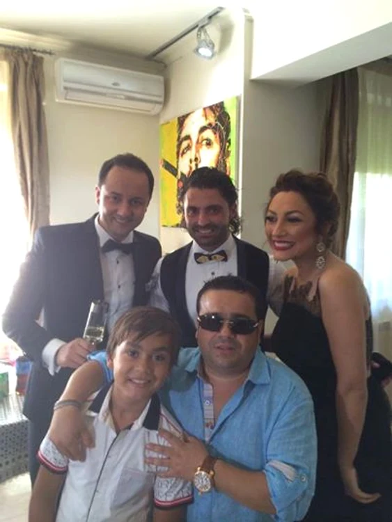 
    Petrecere pe muzica lui Adrian MinuneFoto Captură Pro Tv  