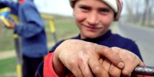 Proiectul de modificare a legii adopţiei este în dezbatere publică timp de trei luni