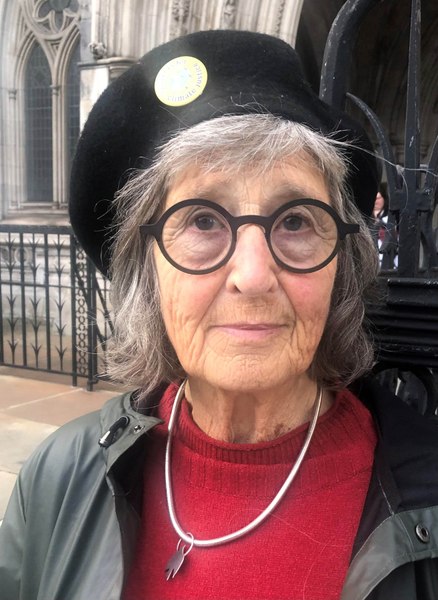 O activistă de 77 de ani va petrece Crăciunul în închisoare, deoarece nu poate purta brățară de supraveghere