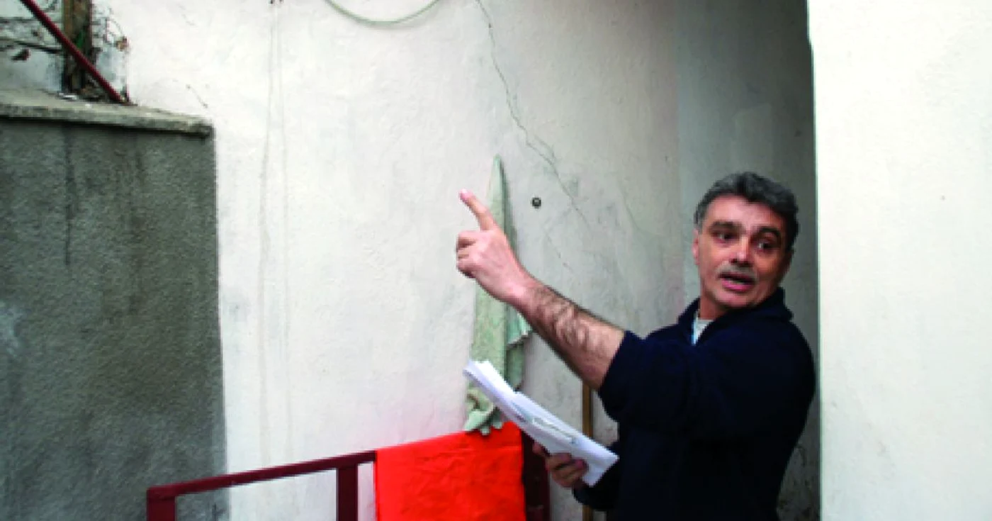 Reşiţeanul Mircea Sabău este nemulţumit din cauza construcţiei ridicate abuziv