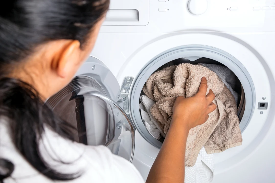 Un truc ieftin te ajută să menții prosoapele pufoase FOTO arhivă Adevărul