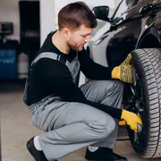 Schimbarea anvelopelor inainte de iarnă este necesară  Foto Freepik com jpg