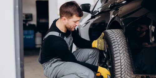 Schimbarea anvelopelor inainte de iarnă este necesară  Foto Freepik com jpg