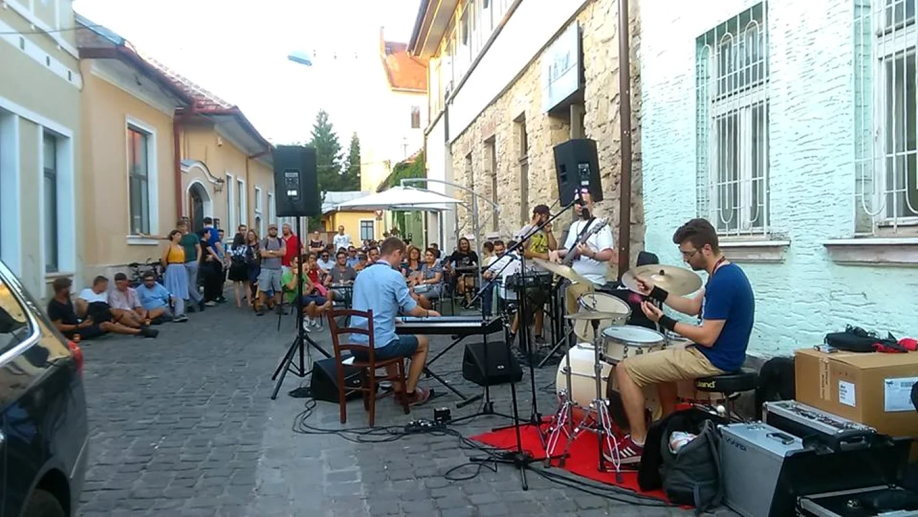 cluj oliver restaurant off the wall. foto remus florescu 