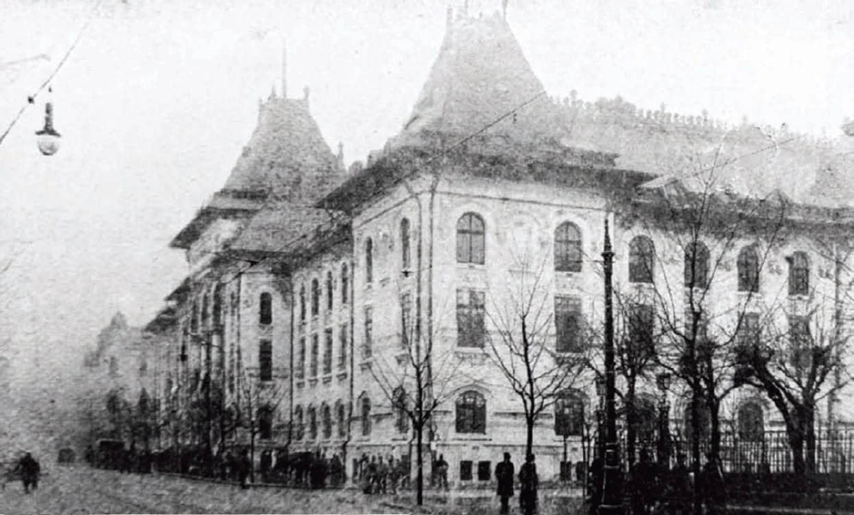 Clădirea Ministerului Lucrărilor Publice,  de peste drum de Grădina Cişmigiu,  a găzduit în anii ocupaţiei Guvernământul Imperial (Kaiserliches Gouvernement)