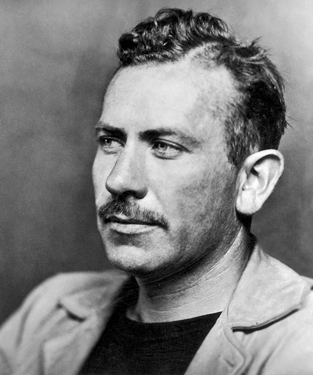 John Steinbeck, în 1939 (© Wikimedia Commons)