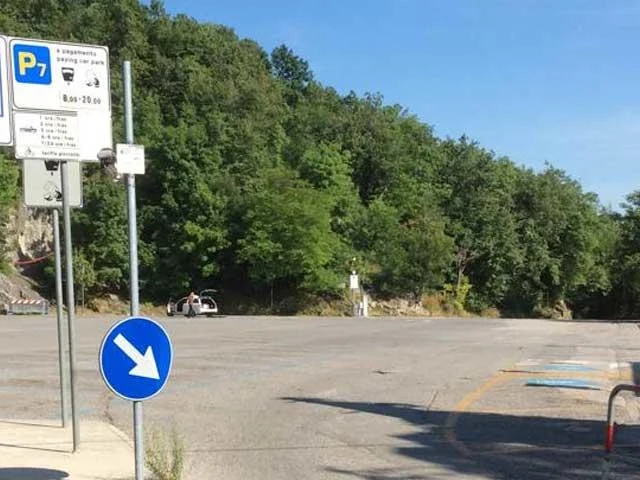 O româncă a băgat în spital un șofer din San Marino din cauza unui loc de parcare, în Duminica Paștelui catolic