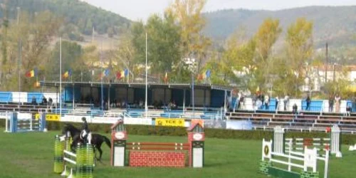 Neamţ: (VIDEO) Nepoata lui Gigi Becali, amazoană la concursul hipic de la Piatra Neamţ