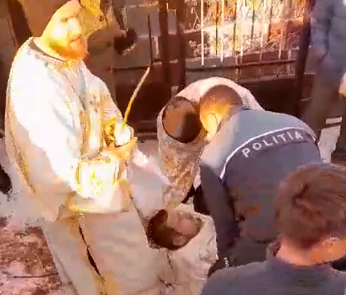 Preotul a încercat să blocheze înmormântarea FOTO: Captură video