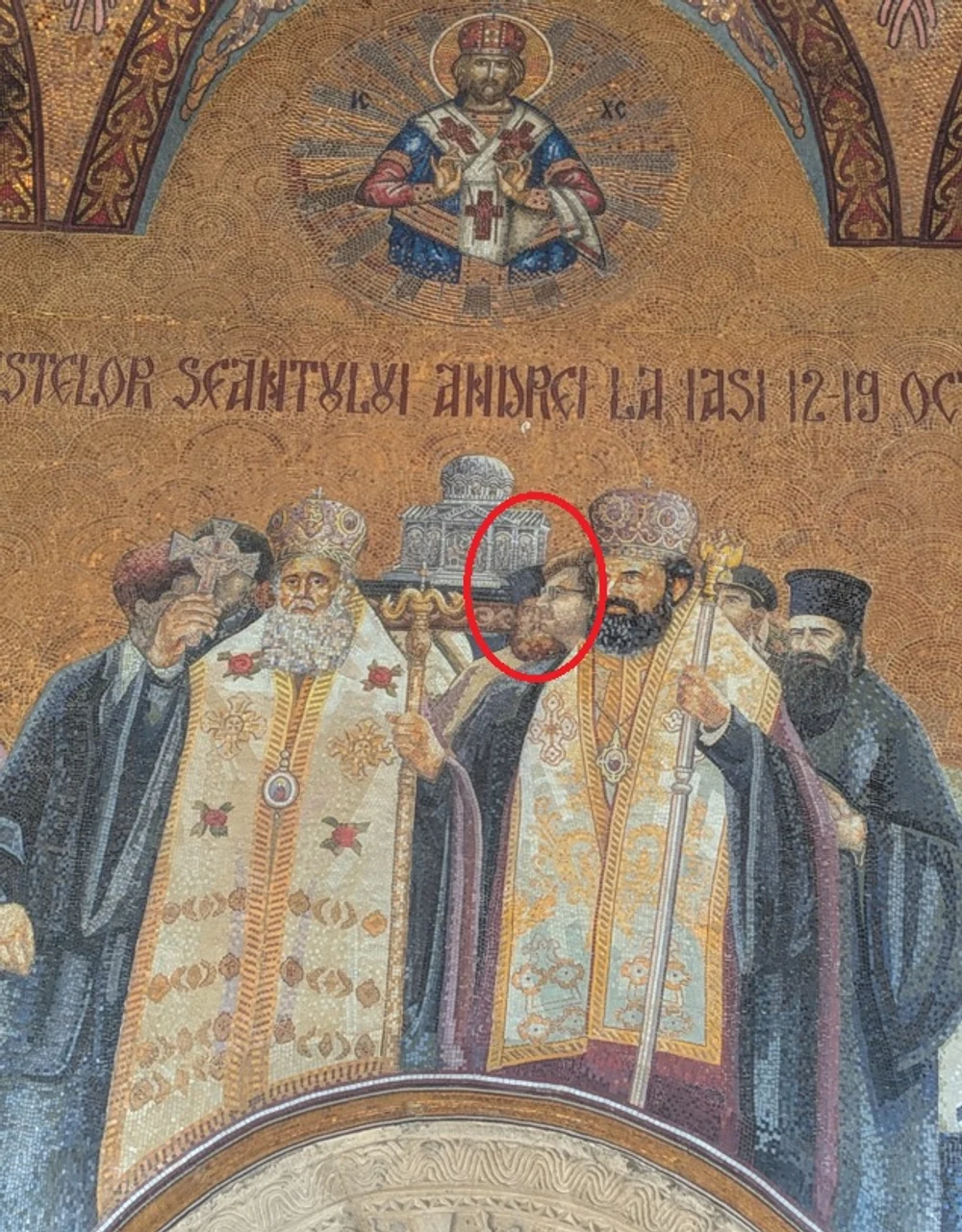 Chipul unui grec condamnat la 8 ani de pușcărie apare într-un mozaic de la Mitropolia din Iași, alături de Patriarhul Daniel