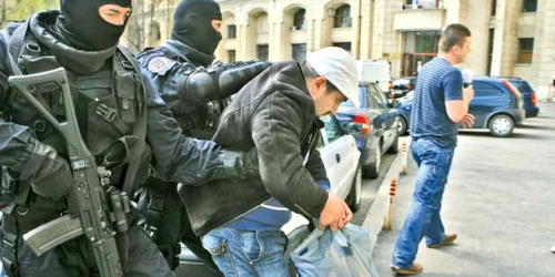 Procurorii DIICOT au trimis în judecată 24 de persoane