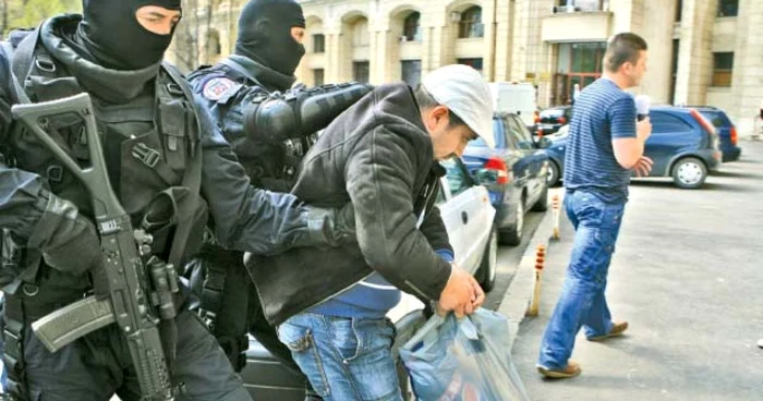 Procurorii DIICOT au trimis în judecată 24 de persoane