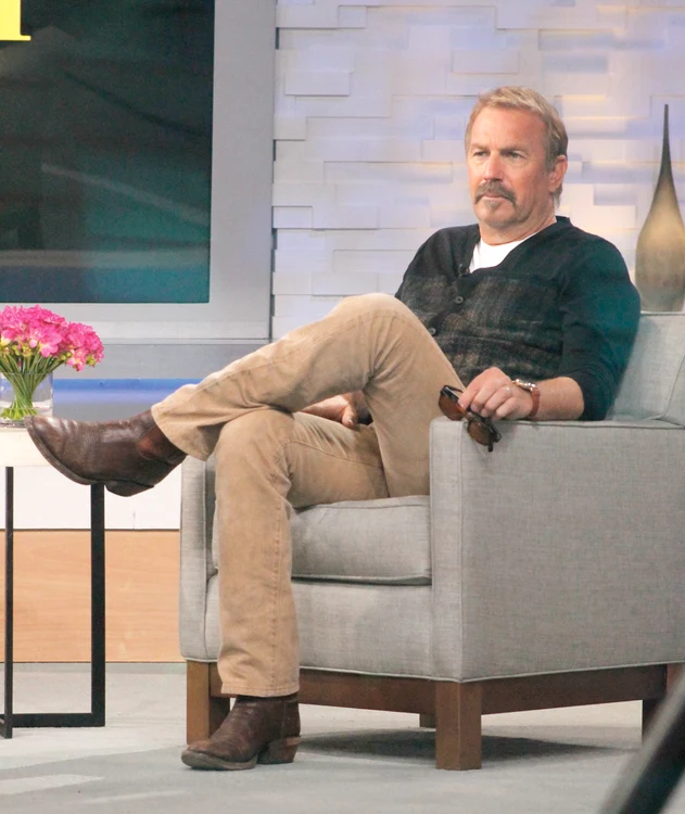 Kevin Costner are încă dureri la genunchi