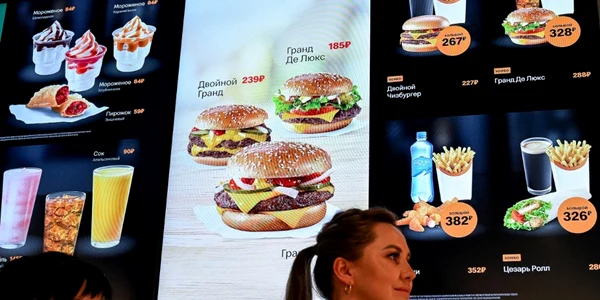 Versiunea rusească restaurant McDonalds - 12 iun 2022 / FOTO AFP