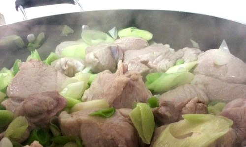 Mancarica de praz cu carne de porc jpeg