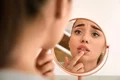 Ce sa nu faci cand ai buzele crapate  Sursa foto shutterstock 1846727497 jpg