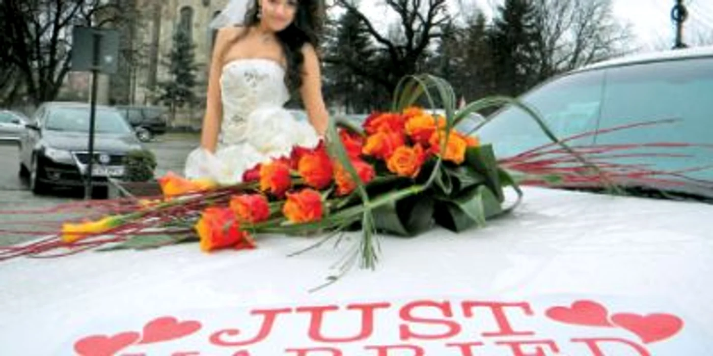 Miss World România 2009, invitată de onoare la primul târg de nunţi organizat la Bistriţa.