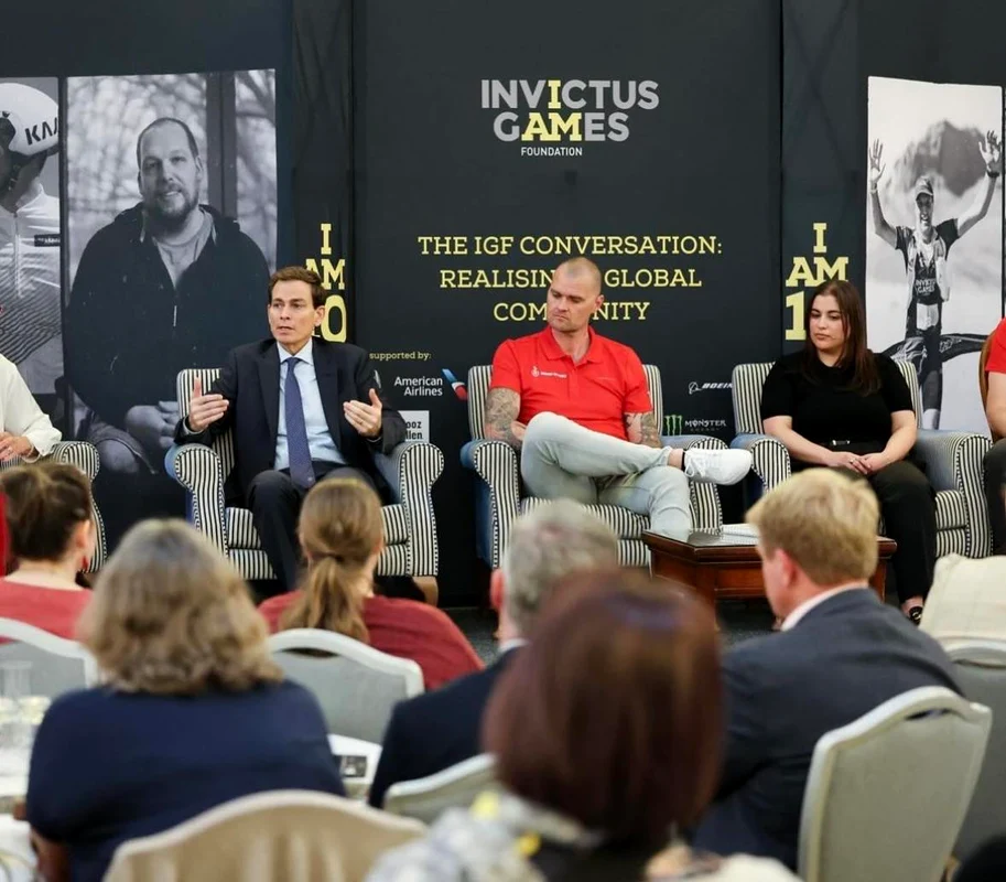 Harry la Invictus, Instagram